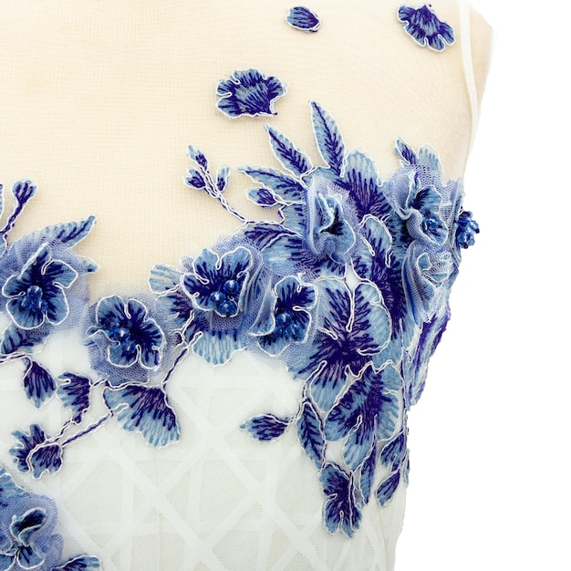 Haftowany motyw na tkaninie